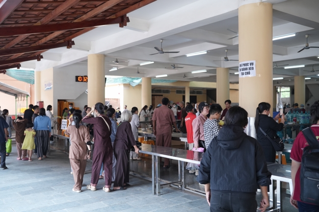 BA NGÀY THIẾT ĐÃI BÁNH XÈO KÍNH MỪNG ĐẠI LỄ PHẬT ĐẢN VESAK 2026 | CHÙA HOẰNG PHÁP.