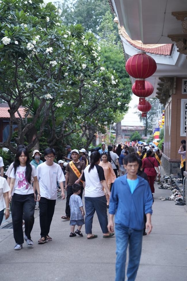 BA NGÀY THIẾT ĐÃI BÁNH XÈO KÍNH MỪNG ĐẠI LỄ PHẬT ĐẢN VESAK 2026 | CHÙA HOẰNG PHÁP.