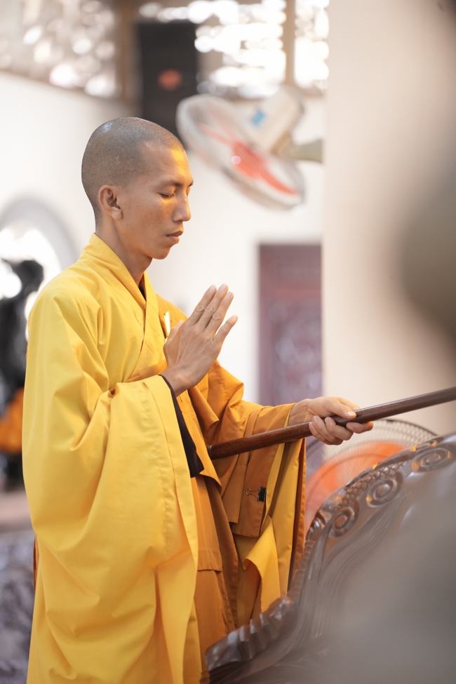 Phóng sinh tại bến phà Bình Mỹ.