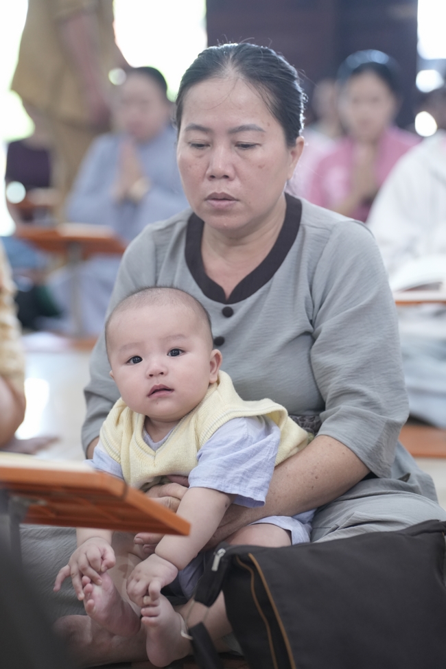 Phóng sinh tại bến phà Bình Mỹ.