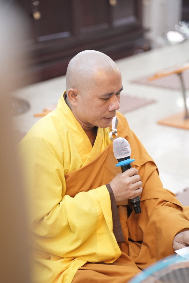 Phóng sinh tại bến phà Bình Mỹ.