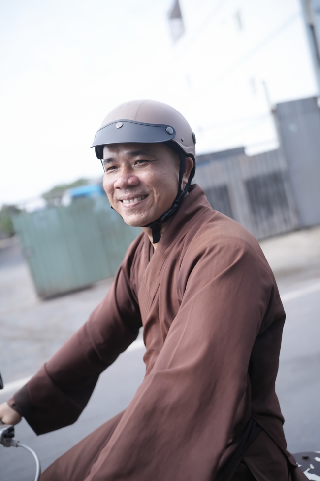 Phóng sinh tại bến phà Bình Mỹ.