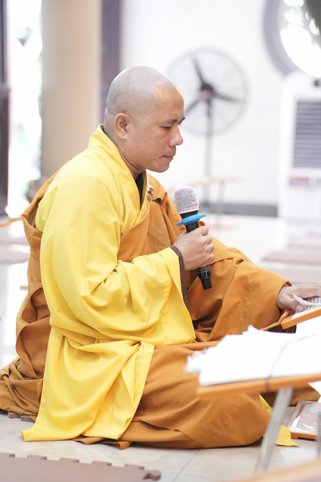 Phóng sinh tại bến phà Bình Mỹ.
