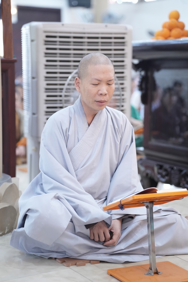 Phóng sinh tại bến phà Bình Mỹ.