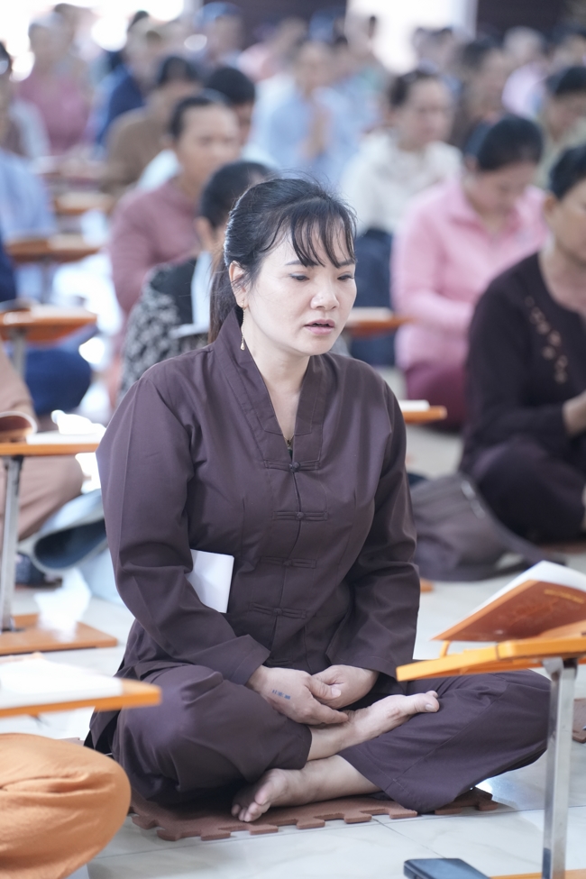 Phóng sinh tại bến phà Bình Mỹ.