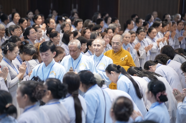 Pháp thoại Yêu Thương Chung Một Lối Về - HT.Thích Minh Thành | Khóa Tu Phật Thất 108.