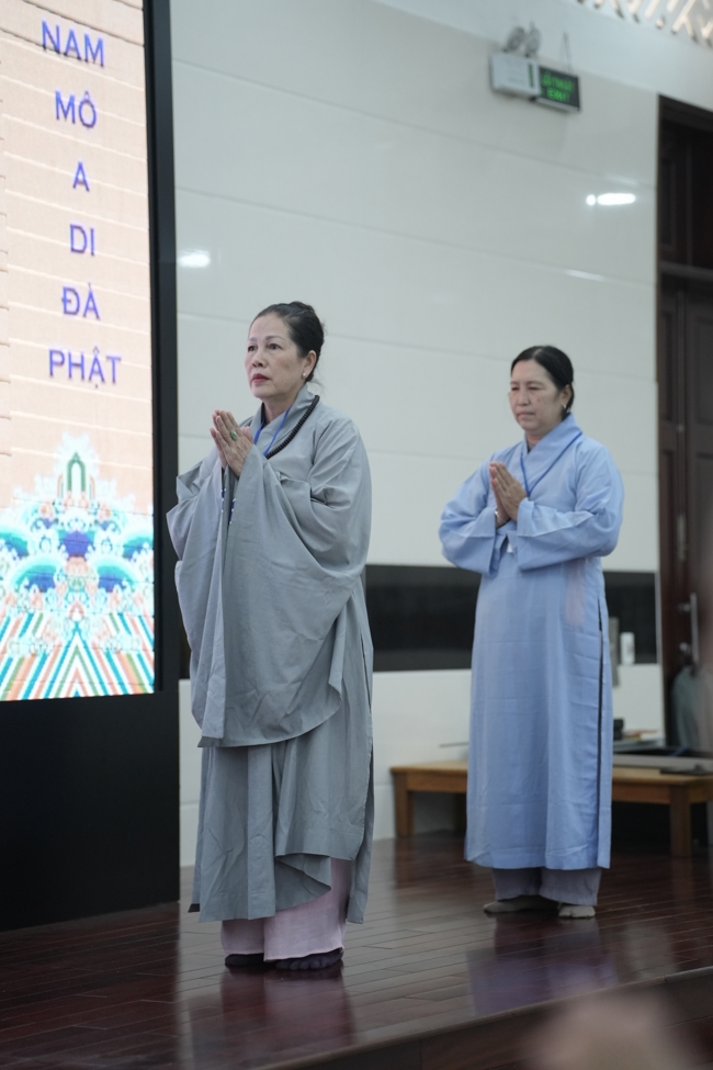 Khai khóa Khóa Tu Phật Thất lần 108.