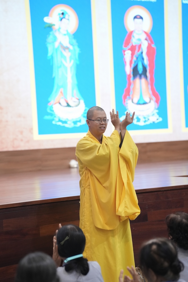 Khai khóa Khóa Tu Phật Thất lần 108.