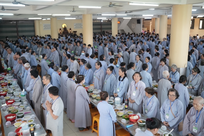 Pháp thoại Tỉnh Giấc Mộng Trần - TT.Thích Trí Huệ | Khóa Tu Phật Thất 108.
