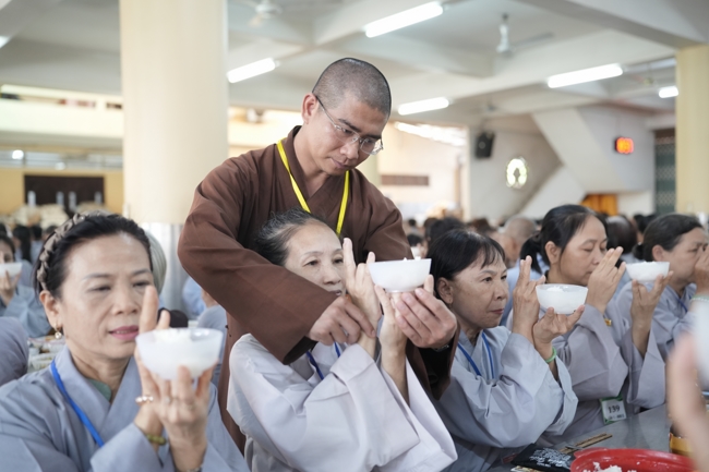 Pháp thoại Tỉnh Giấc Mộng Trần - TT.Thích Trí Huệ | Khóa Tu Phật Thất 108.