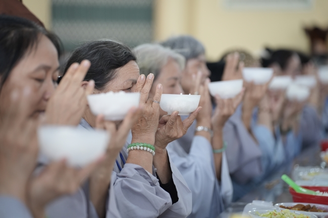 Pháp thoại Tỉnh Giấc Mộng Trần - TT.Thích Trí Huệ | Khóa Tu Phật Thất 108.