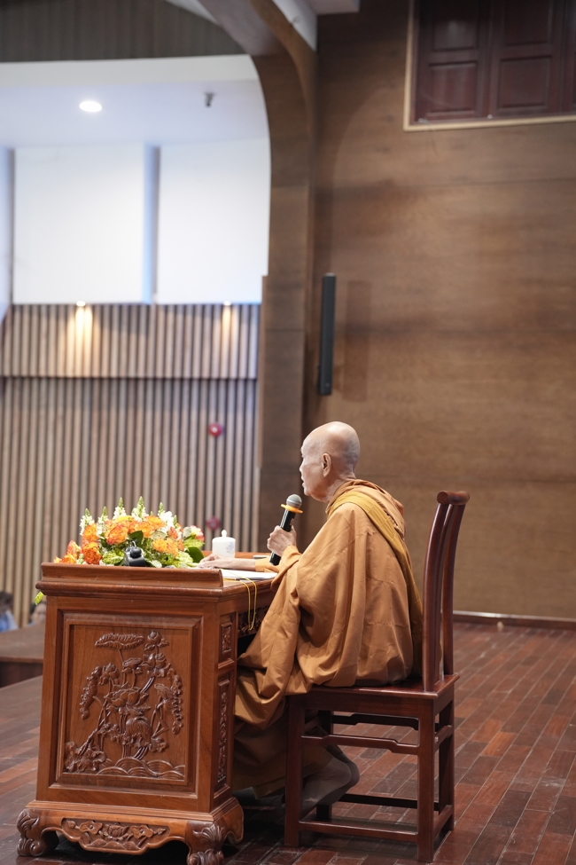 Pháp thoại Vương chủ, thiên chủ, bá chủ - Đâu là đỉnh cao mơ ước? - NS.Thích Nữ Tâm Tâm | Khóa Tu Phật Thất 108.