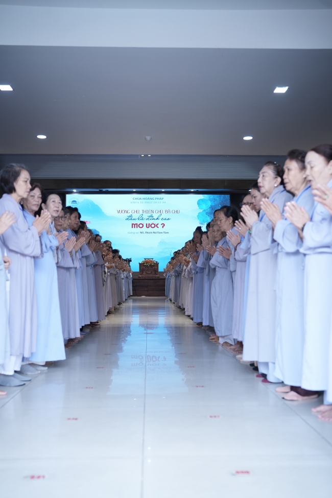 Pháp thoại Vương chủ, thiên chủ, bá chủ - Đâu là đỉnh cao mơ ước? - NS.Thích Nữ Tâm Tâm | Khóa Tu Phật Thất 108.