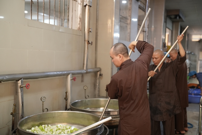 Pháp thoại Vương chủ, thiên chủ, bá chủ - Đâu là đỉnh cao mơ ước? - NS.Thích Nữ Tâm Tâm | Khóa Tu Phật Thất 108.