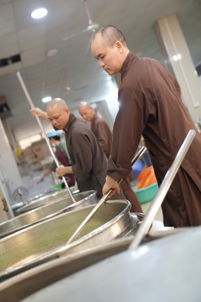 Pháp thoại Vương chủ, thiên chủ, bá chủ - Đâu là đỉnh cao mơ ước? - NS.Thích Nữ Tâm Tâm | Khóa Tu Phật Thất 108.