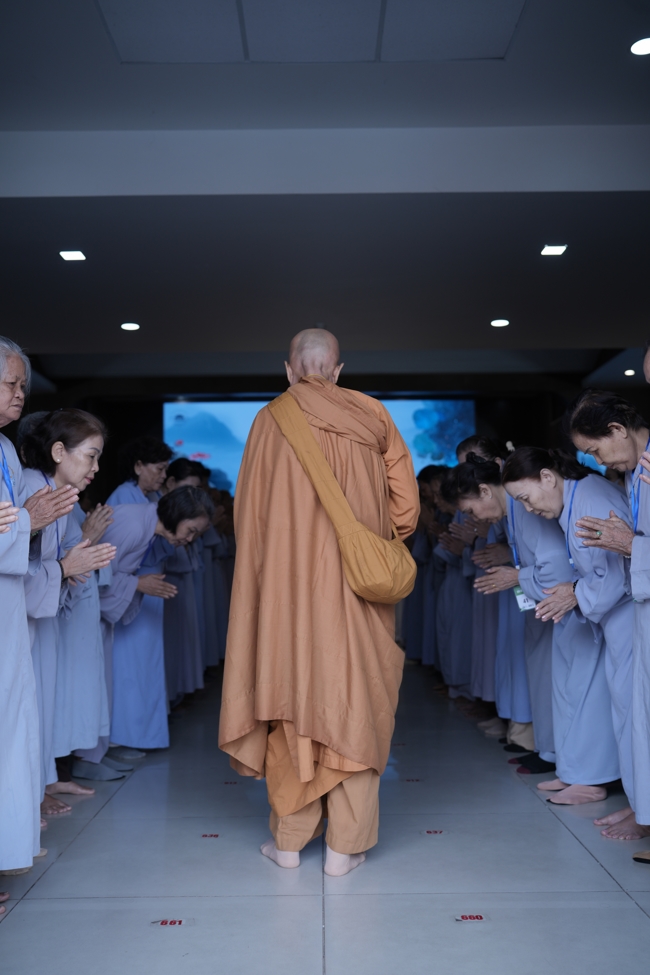 Pháp thoại Vương chủ, thiên chủ, bá chủ - Đâu là đỉnh cao mơ ước? - NS.Thích Nữ Tâm Tâm | Khóa Tu Phật Thất 108.