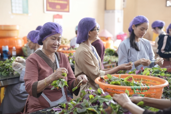 Pháp thoại Vương chủ, thiên chủ, bá chủ - Đâu là đỉnh cao mơ ước? - NS.Thích Nữ Tâm Tâm | Khóa Tu Phật Thất 108.