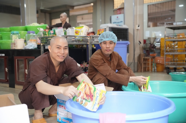 Pháp thoại Vương chủ, thiên chủ, bá chủ - Đâu là đỉnh cao mơ ước? - NS.Thích Nữ Tâm Tâm | Khóa Tu Phật Thất 108.