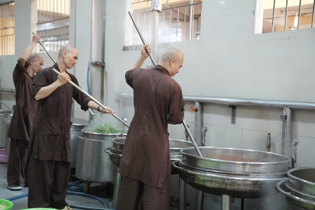 Pháp thoại Vương chủ, thiên chủ, bá chủ - Đâu là đỉnh cao mơ ước? - NS.Thích Nữ Tâm Tâm | Khóa Tu Phật Thất 108.