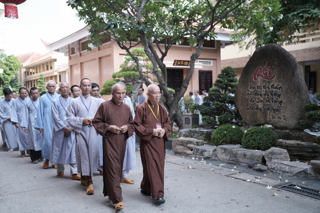 Pháp thoại Vương chủ, thiên chủ, bá chủ - Đâu là đỉnh cao mơ ước? - NS.Thích Nữ Tâm Tâm | Khóa Tu Phật Thất 108.
