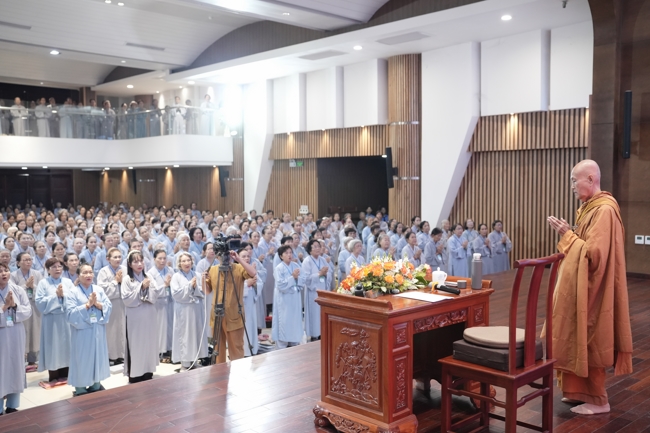 Pháp thoại Vương chủ, thiên chủ, bá chủ - Đâu là đỉnh cao mơ ước? - NS.Thích Nữ Tâm Tâm | Khóa Tu Phật Thất 108.