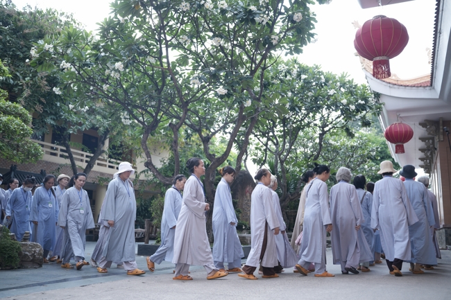 Pháp thoại Vương chủ, thiên chủ, bá chủ - Đâu là đỉnh cao mơ ước? - NS.Thích Nữ Tâm Tâm | Khóa Tu Phật Thất 108.
