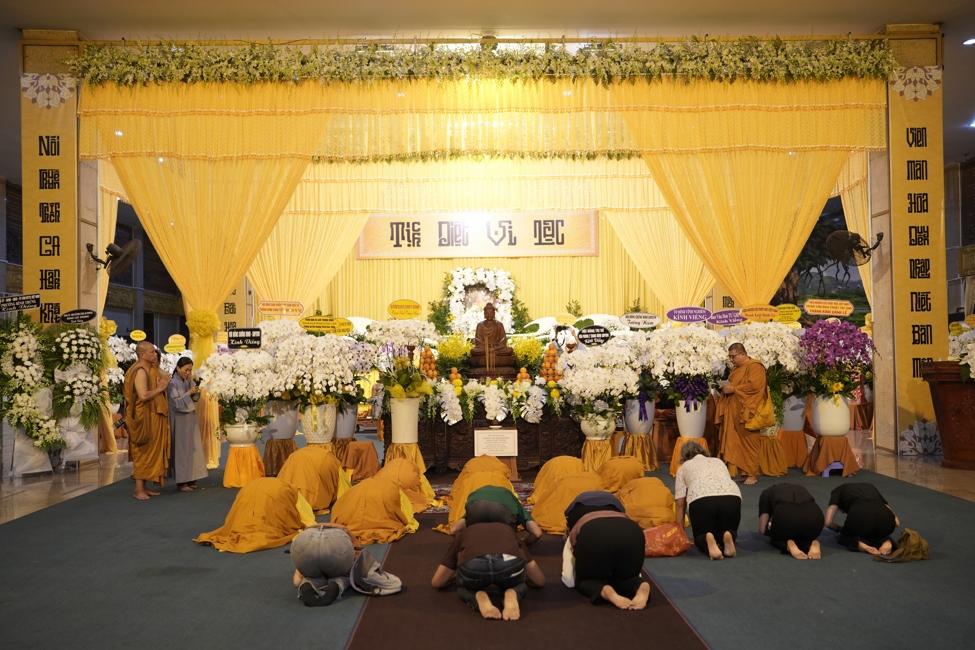 Viếng tang lễ Trưởng lão Hòa thượng Giác Tường.