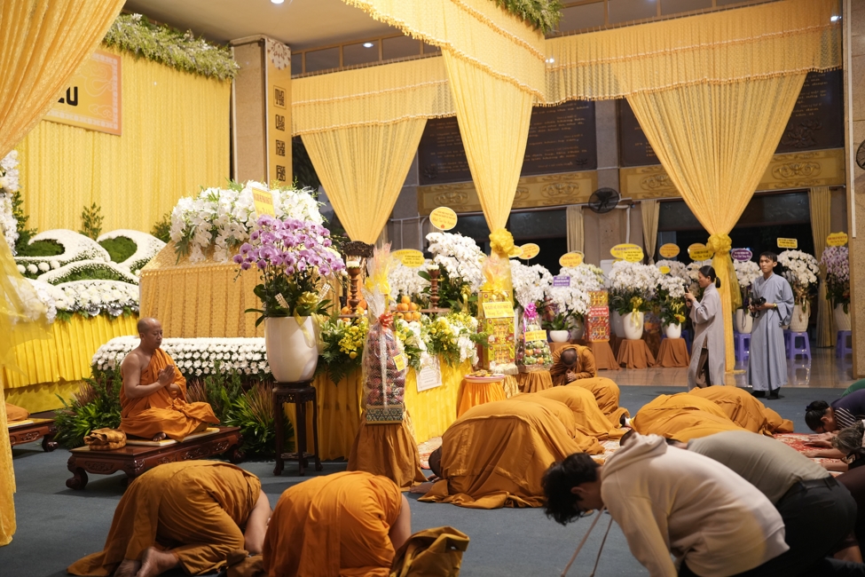 Viếng tang lễ Trưởng lão Hòa thượng Giác Tường.