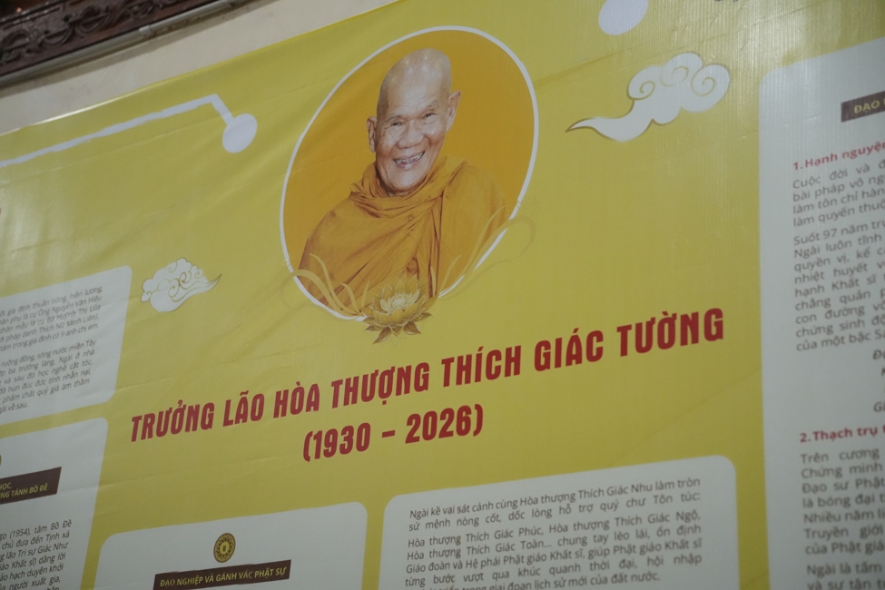 Viếng tang lễ Trưởng lão Hòa thượng Giác Tường.