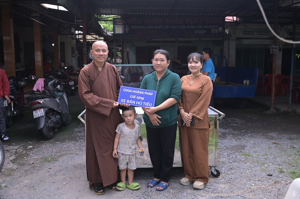 Chương trình từ thiện Phương tiện nghĩa tình.