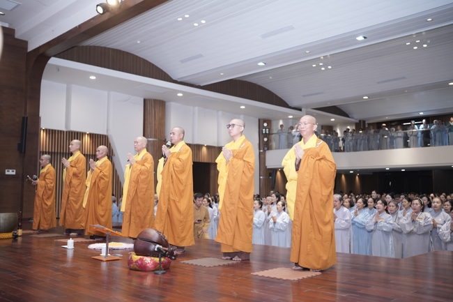 KHÓA TU NIỆM PHẬT MỘT NGÀY.