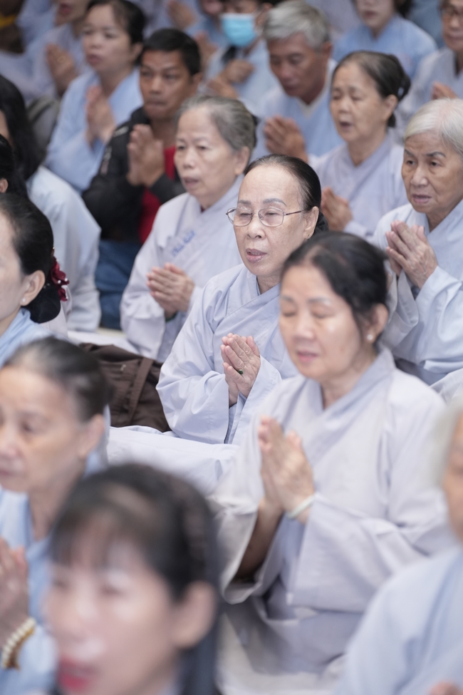 KHÓA TU NIỆM PHẬT MỘT NGÀY.