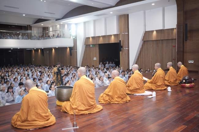 KHÓA TU NIỆM PHẬT MỘT NGÀY.