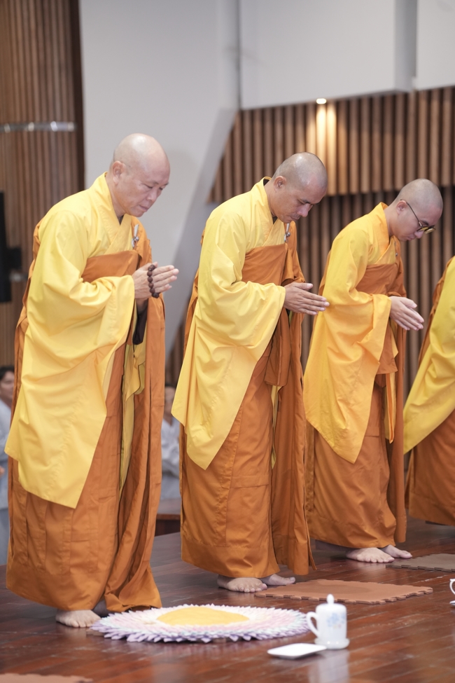 KHÓA TU NIỆM PHẬT MỘT NGÀY.