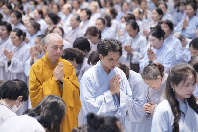 KHÓA TU NIỆM PHẬT MỘT NGÀY.