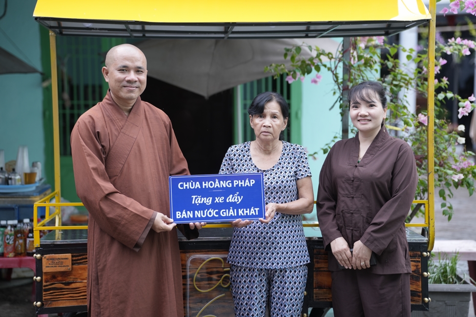 Chương trình từ thiện “Phương tiện nghĩa tình”.