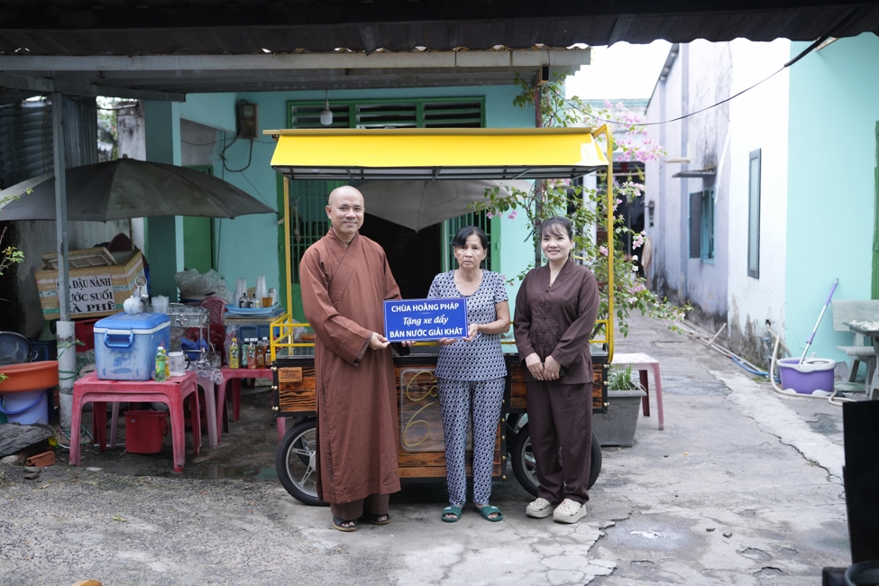 Chương trình từ thiện “Phương tiện nghĩa tình”.