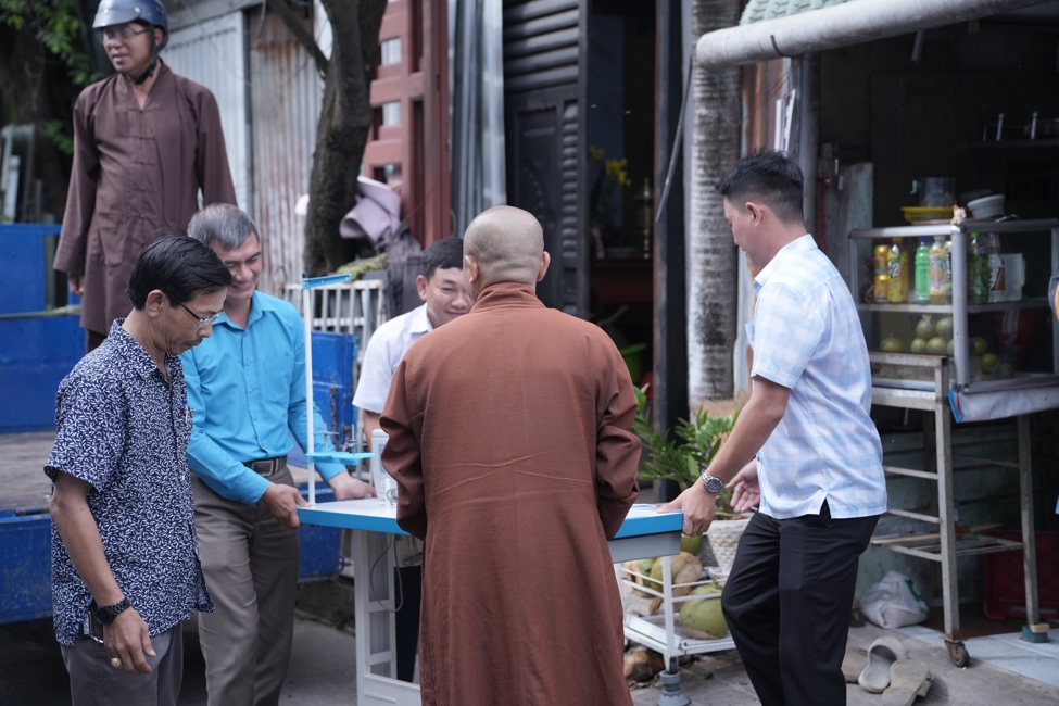 Chương trình từ thiện “Phương tiện nghĩa tình”.