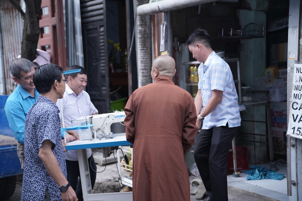 Chương trình từ thiện “Phương tiện nghĩa tình”.