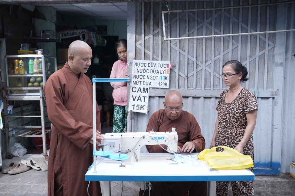Chương trình từ thiện “Phương tiện nghĩa tình”.