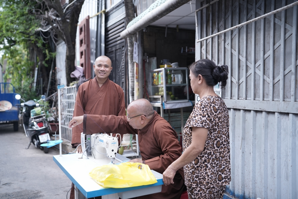 Chương trình từ thiện “Phương tiện nghĩa tình”.