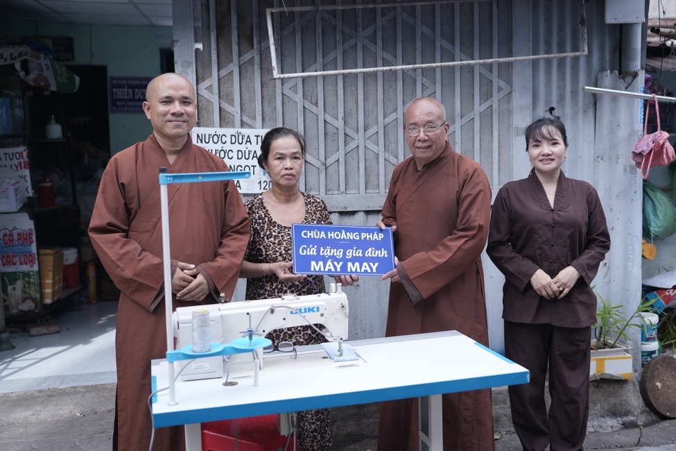 Chương trình từ thiện “Phương tiện nghĩa tình”.