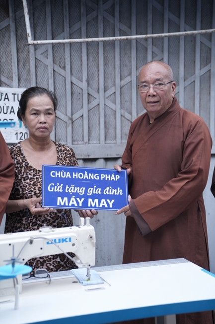 Chương trình từ thiện “Phương tiện nghĩa tình”.