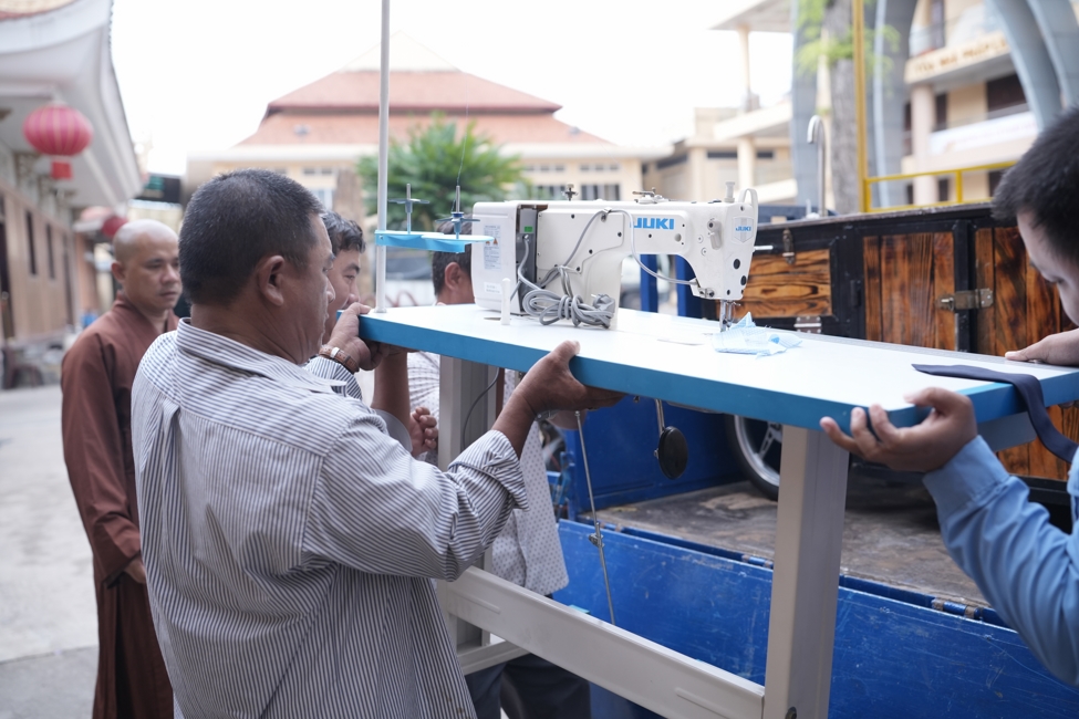 Chương trình từ thiện “Phương tiện nghĩa tình”.