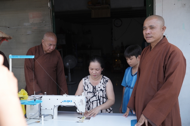 Chương trình từ thiện “Phương tiện nghĩa tình”.