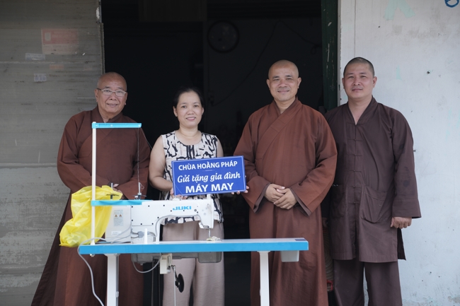 Chương trình từ thiện “Phương tiện nghĩa tình”.