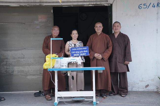 Chương trình từ thiện “Phương tiện nghĩa tình”.