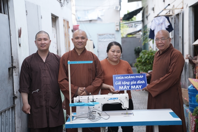Chương trình từ thiện “Phương tiện nghĩa tình”.