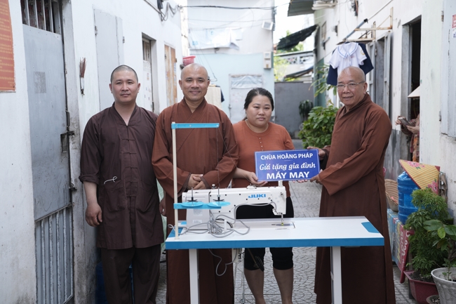 Chương trình từ thiện “Phương tiện nghĩa tình”.