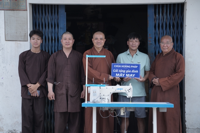 Chương trình từ thiện “Phương tiện nghĩa tình”.